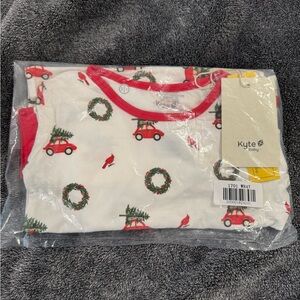 Kyte Baby 4T Wreath long sleeve pajamas